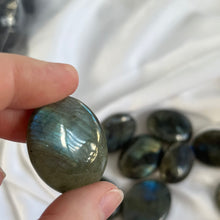 Load image into Gallery viewer, Labradorite Tumbles
